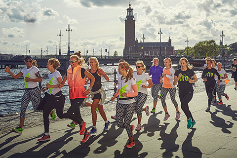 Världens snabbaste maratonlöperska på exklusivt Stockholmsbesök